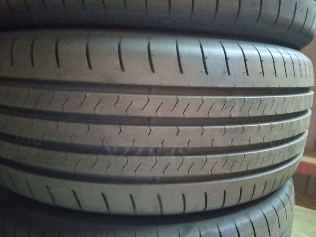 タイヤ225/55R19