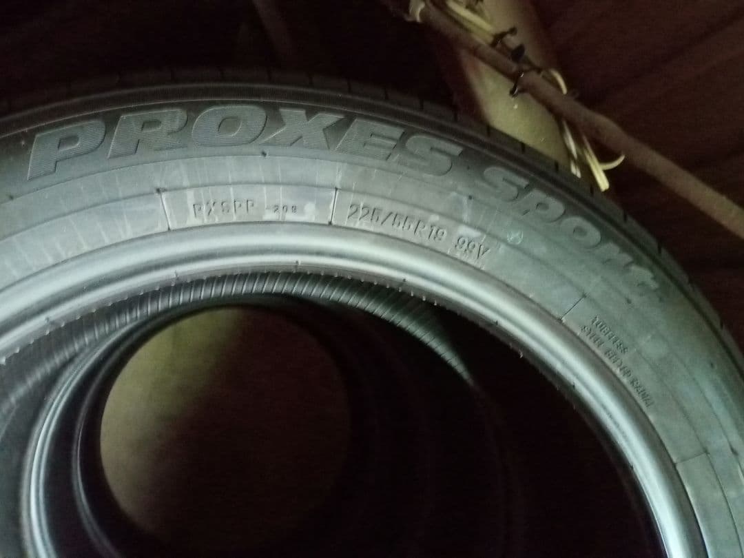 タイヤ225/55R19