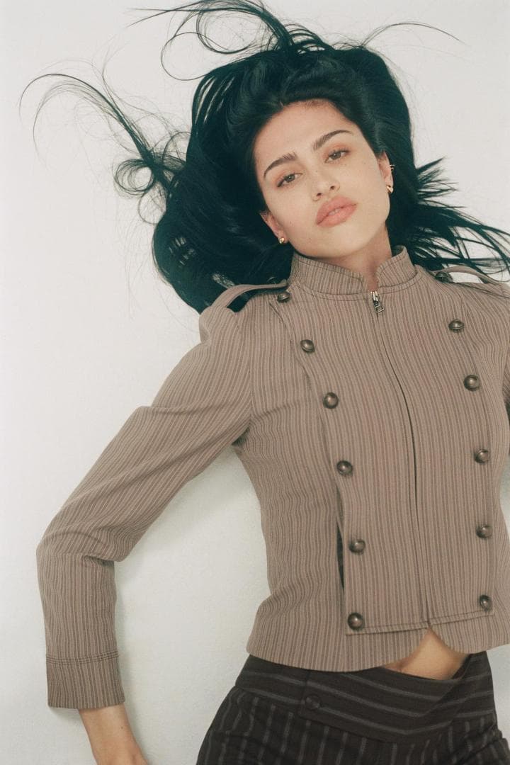 新品 ZARA ストライプ柄フィットブレザー L ナポレオン