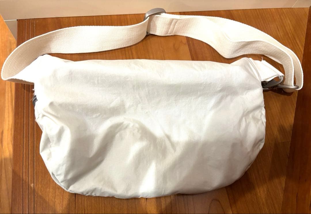 レスポートサック　LeSportsac ホワイト ボディバッグ
