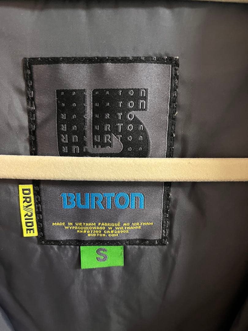 Burton 迷彩柄 スノーボードジャケット S (グローブ付)