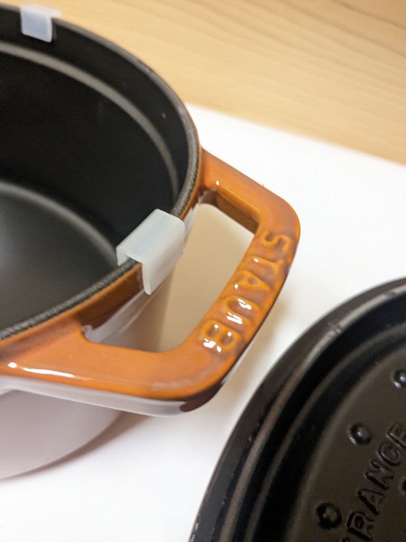 Staub　ストウブ　オーバル　23cm　シナモン　ココット　両手　鍋　調理