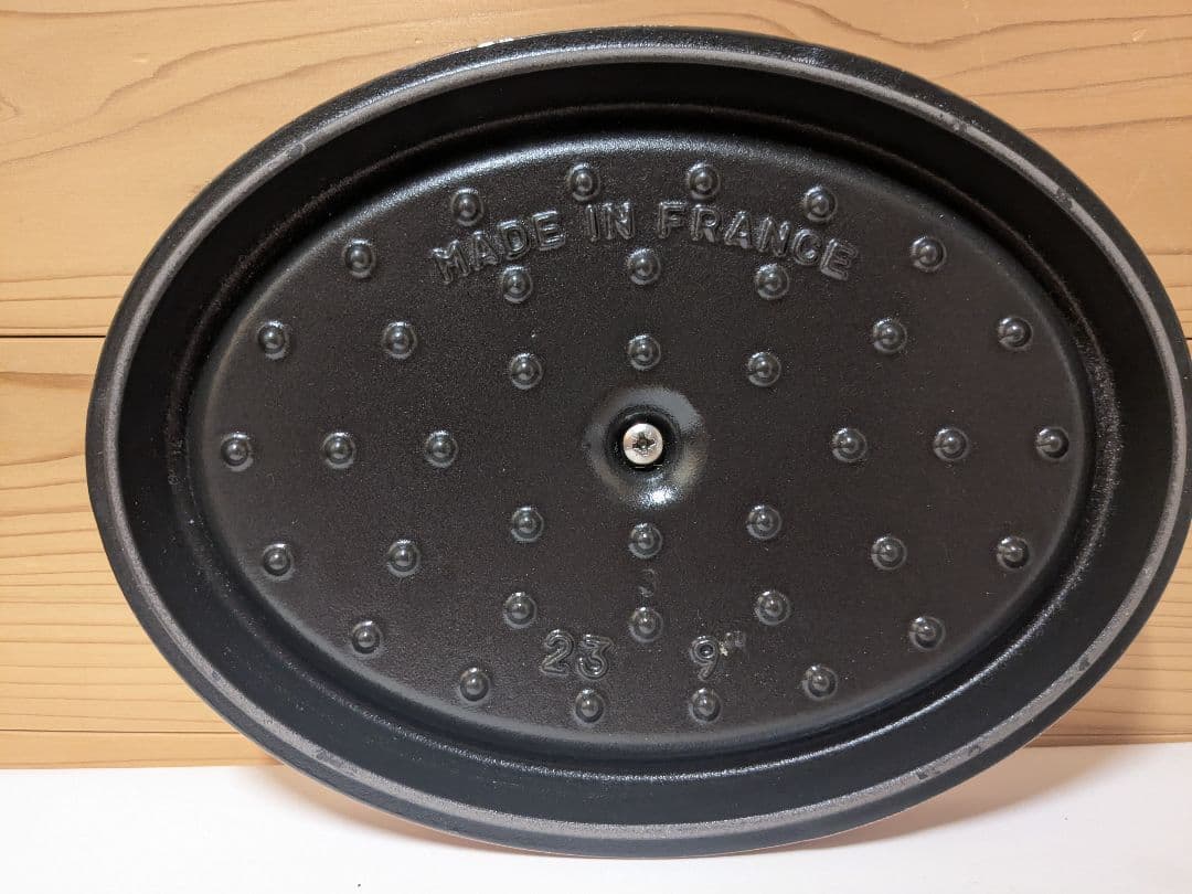 Staub　ストウブ　オーバル　23cm　シナモン　ココット　両手　鍋　調理