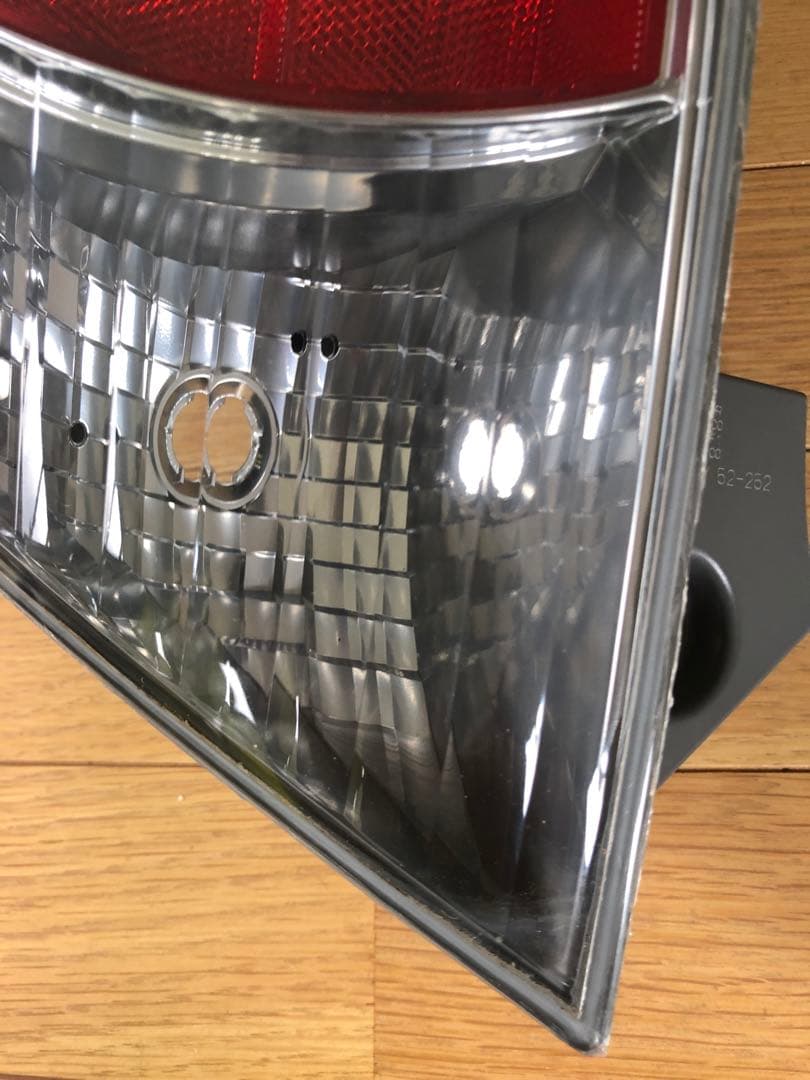 アクアNHP10前期テールランプ