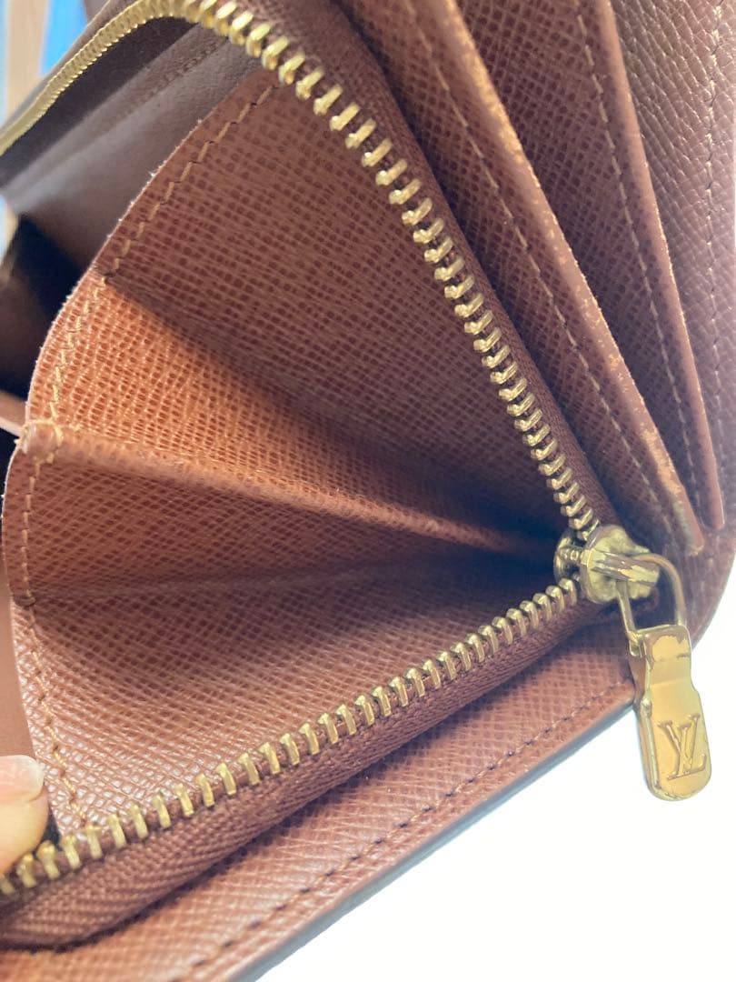 ルイヴィトン モノグラム 二つ折り財布