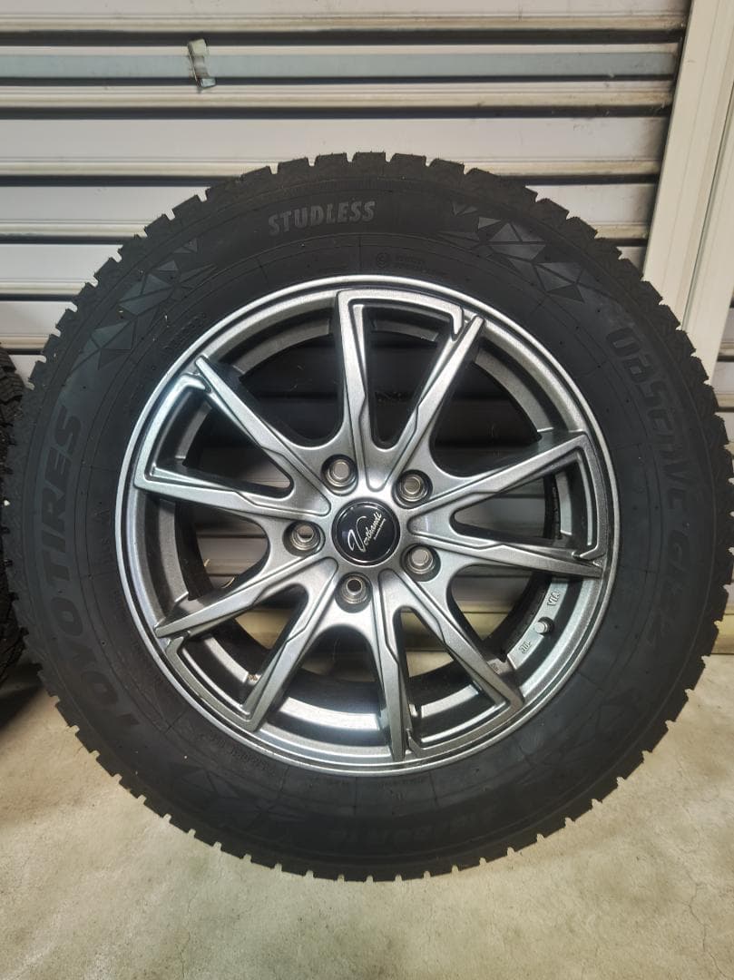スタッドレスタイヤ TOYO215/60R16 OBSERVE GIZ2