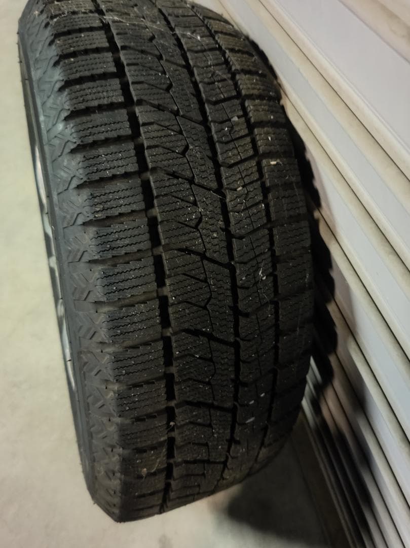 スタッドレスタイヤ TOYO215/60R16 OBSERVE GIZ2