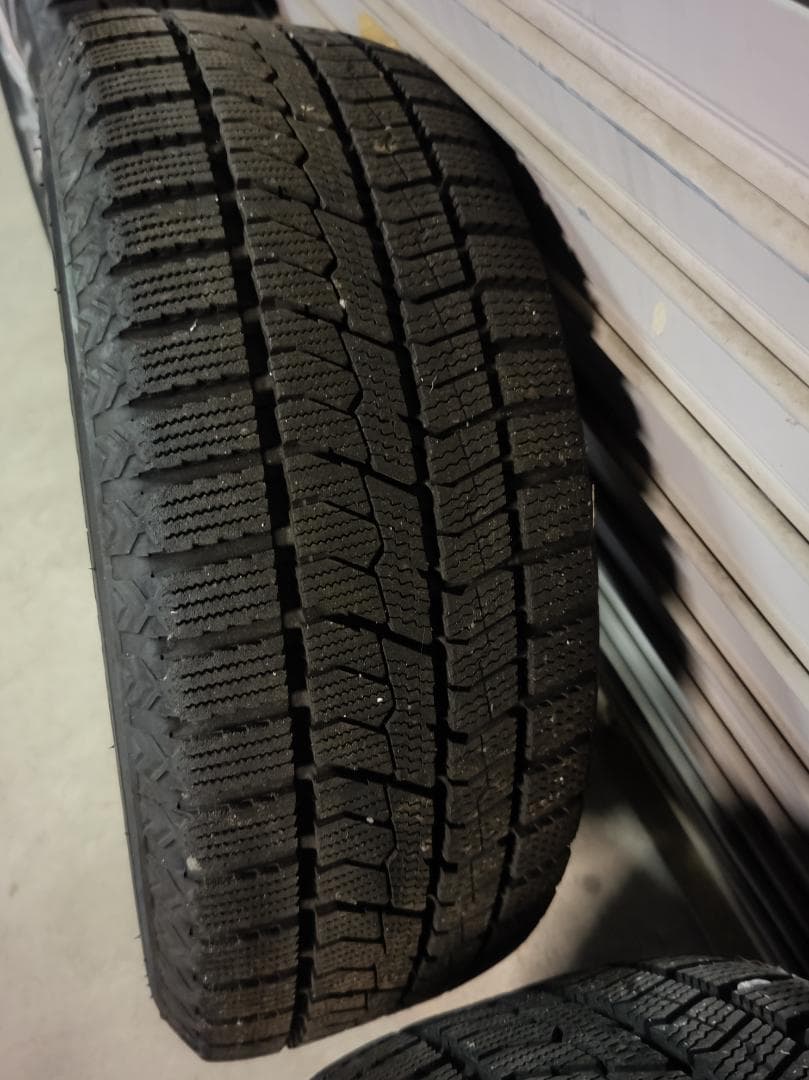 スタッドレスタイヤ TOYO215/60R16 OBSERVE GIZ2
