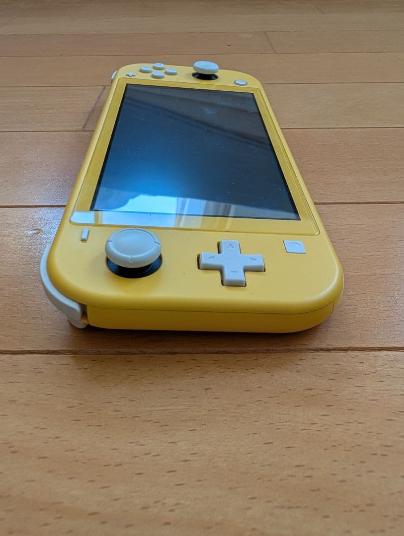 ​【完備品・美品】Nintendo Switch Lite イエロー ケース付