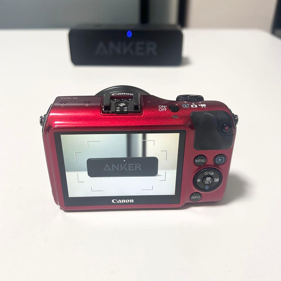 極上品　Canon ミラーレス一眼カメラ EOS M ダブルレンズキット　レッド