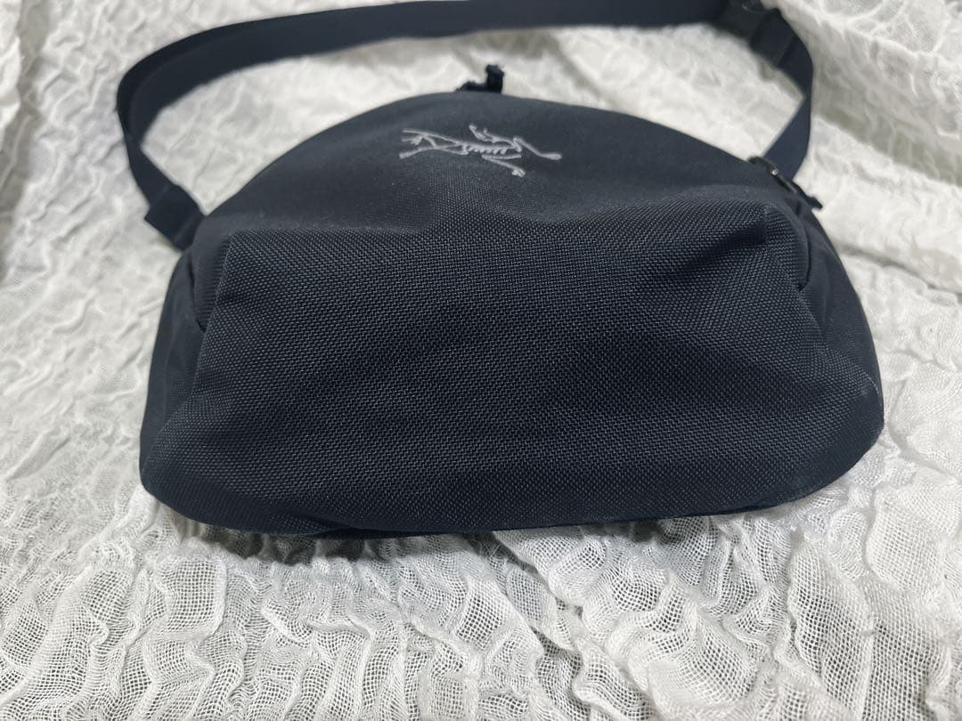 ARC'TERYX mantis 2 ショルダーバッグ ブラックサファイア