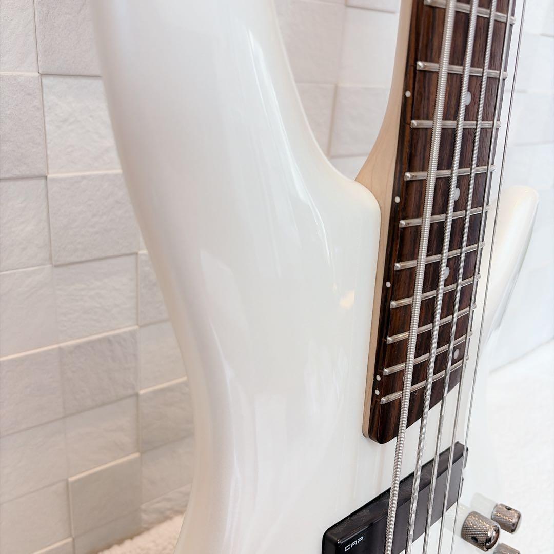 Ibanez アイバニーズ　SR305 5弦ベース エレキベース　アクティブ　白