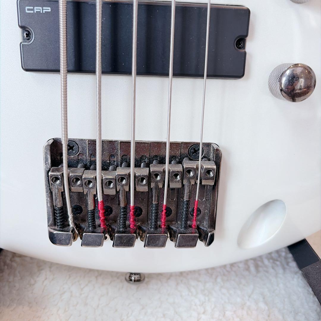 Ibanez アイバニーズ　SR305 5弦ベース エレキベース　アクティブ　白