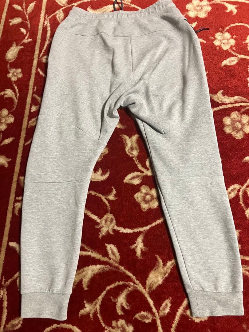 ナイキテックフリースグレー サイズMボトムス