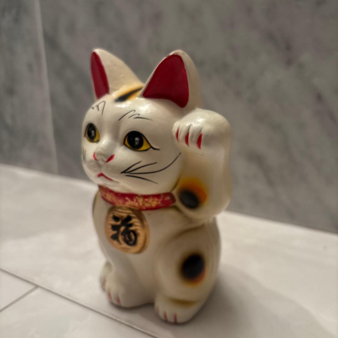 新品　ヴィンテージ手描きの瞳やまつ毛、長いおヒゲが可愛い招き猫