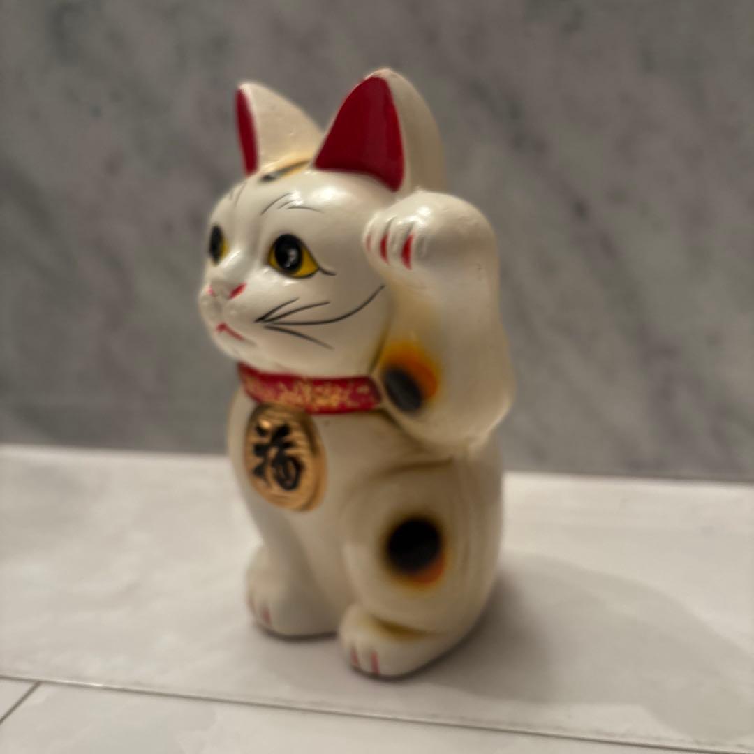 新品　ヴィンテージ手描きの瞳やまつ毛、長いおヒゲが可愛い招き猫