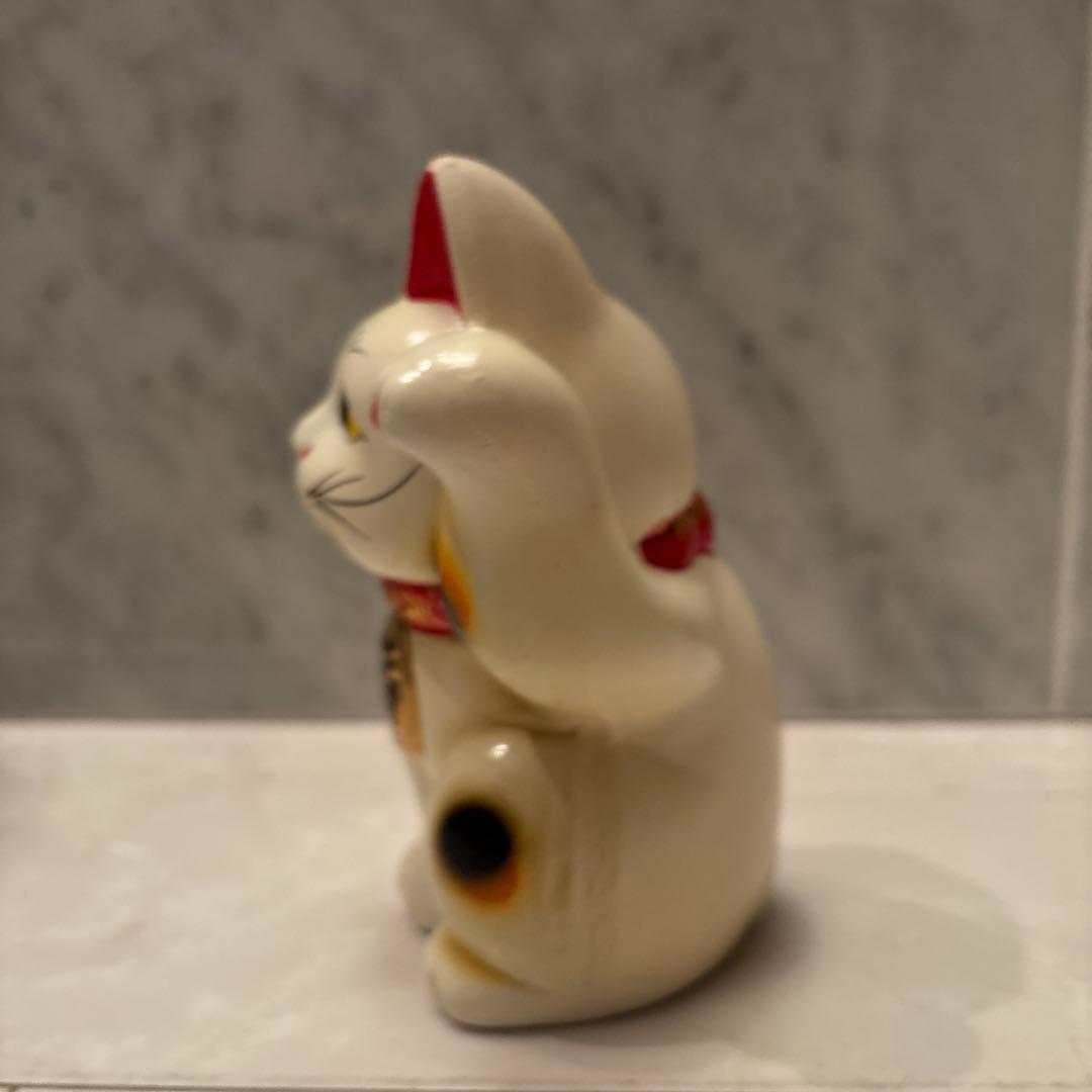 新品　ヴィンテージ手描きの瞳やまつ毛、長いおヒゲが可愛い招き猫