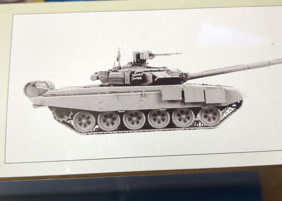 新品未開封品　ズベズダ　ロシア戦車1/35 T-90