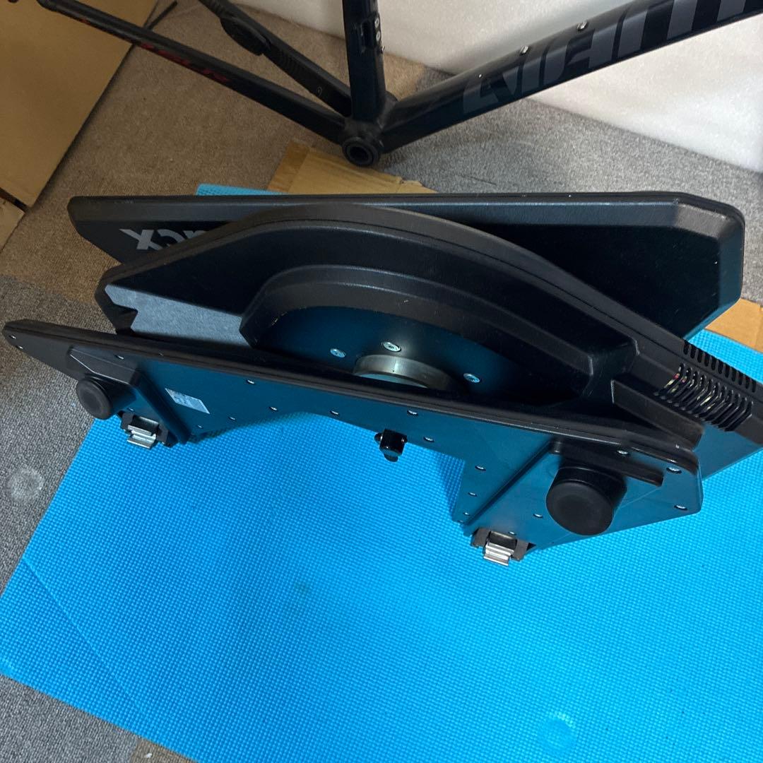 Tacx スマートトレーナー　前輪用スタンド付き