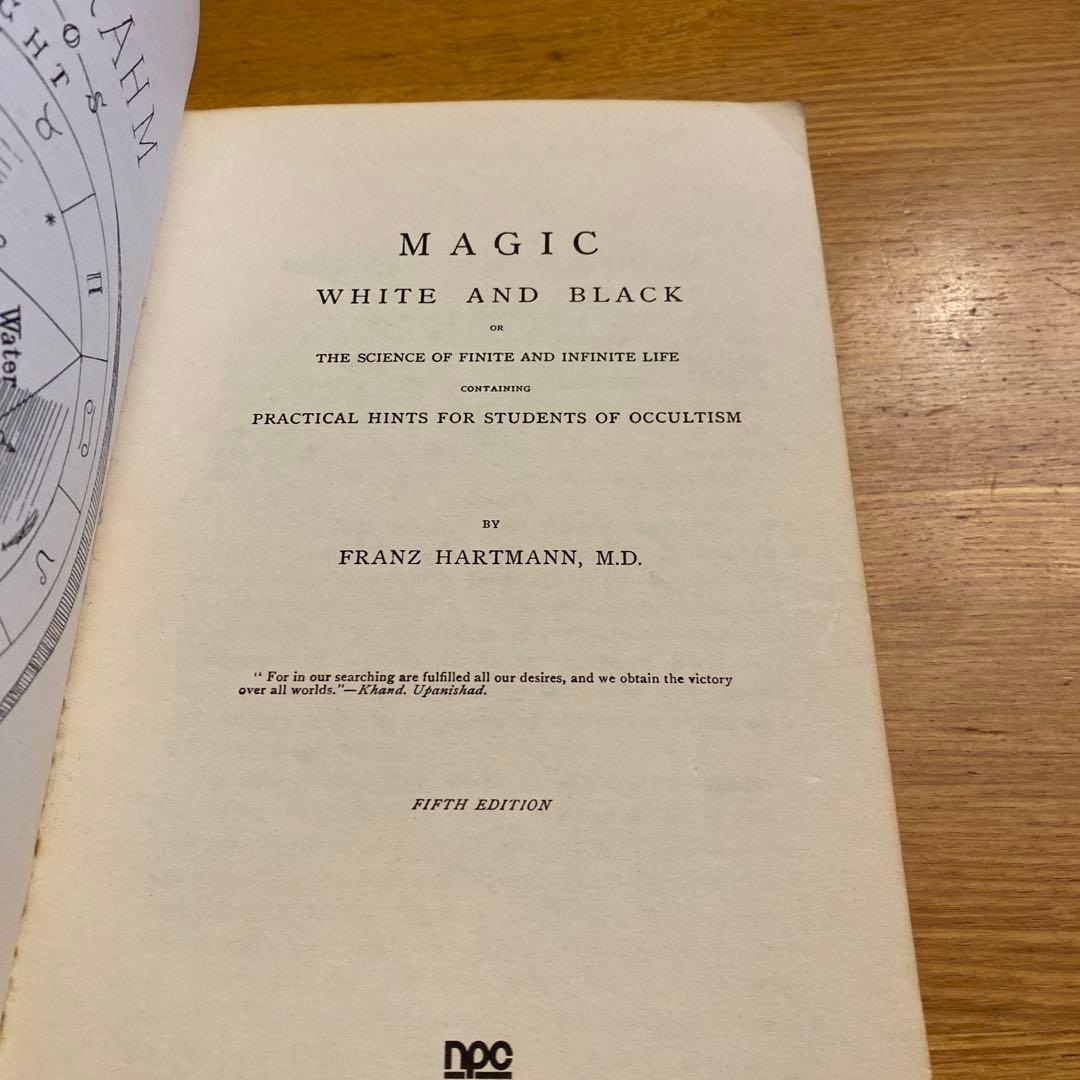 洋書 MAGIC white and black - FRANZ HARTMANN