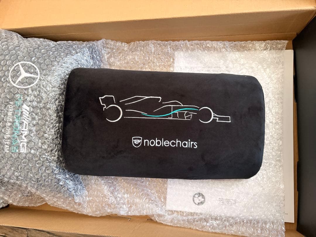 noblechairs × Mercedes PETRONAS クッション2点