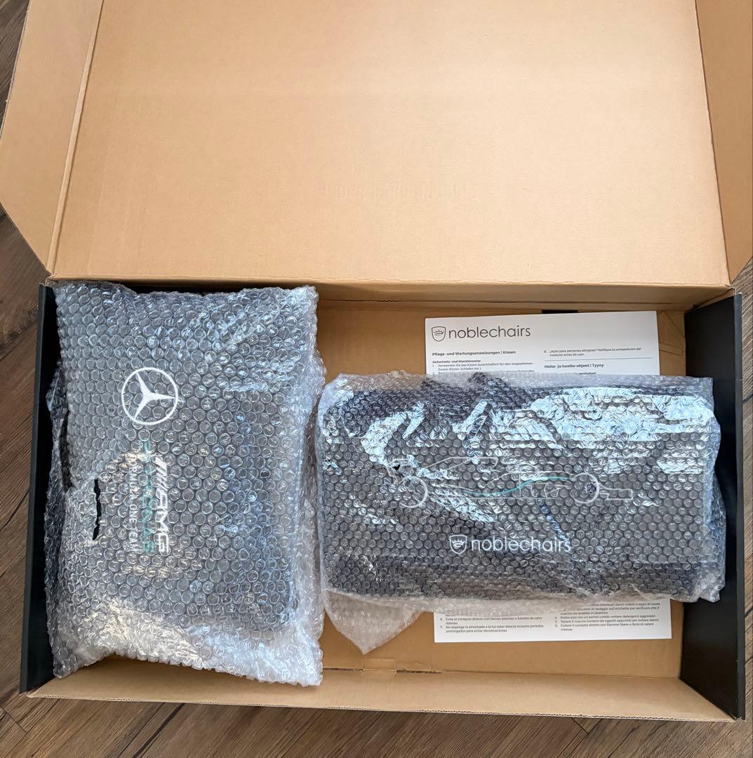 noblechairs × Mercedes PETRONAS クッション2点