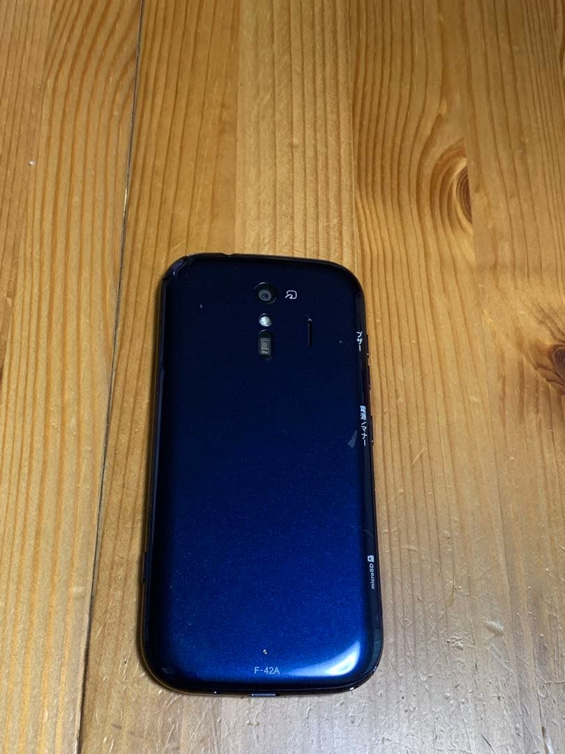 美品 docomo F-42A ネイビー スマートフォン本体 新品ガラスフィルム