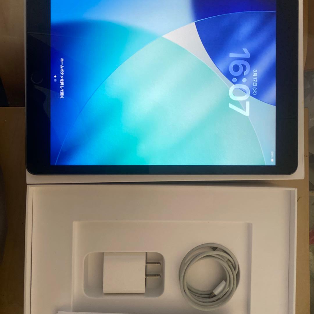 iPad 本体 充電器・ケーブル付き。ケース付き 動作OK 箱付き