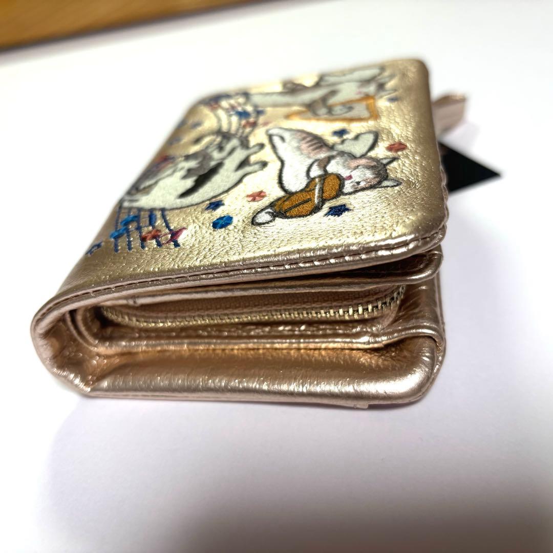 【未使用】マンハッタナーズ　刺繍二つ折り財布