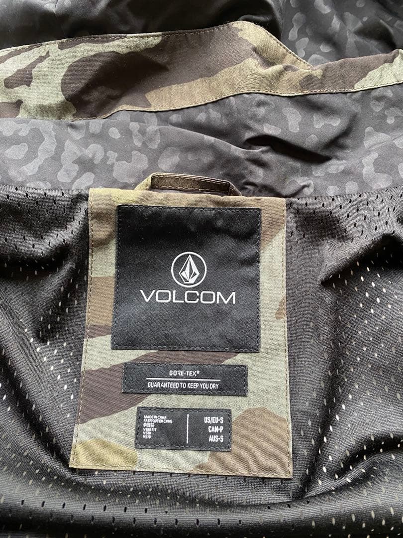ボルコム　VOLCOM スノーボードジャケット 迷彩 カモフラ GORE-TEX