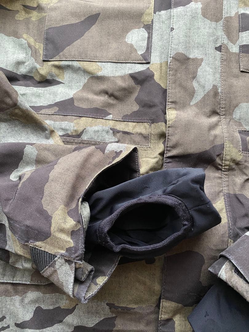 ボルコム　VOLCOM スノーボードジャケット 迷彩 カモフラ GORE-TEX