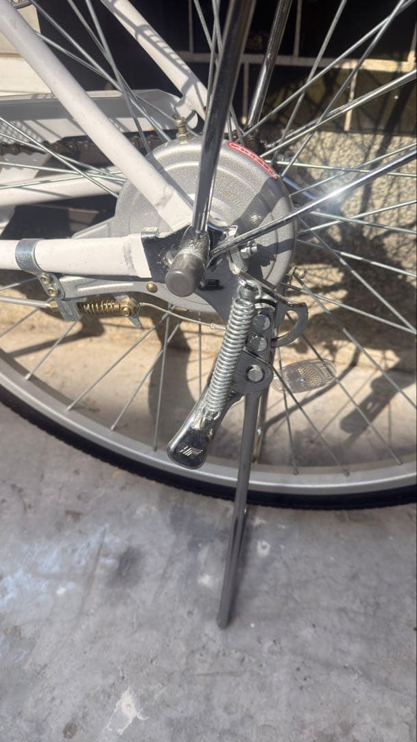 リリー 新しい自転車（8ヶ月前に購入）。八尾での直接引き取りのみ。