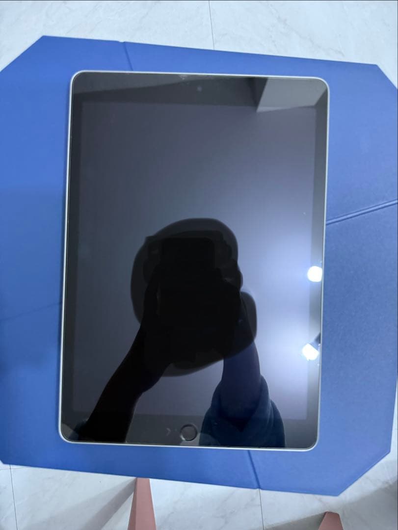 Apple iPad シルバー 本体　第9世代