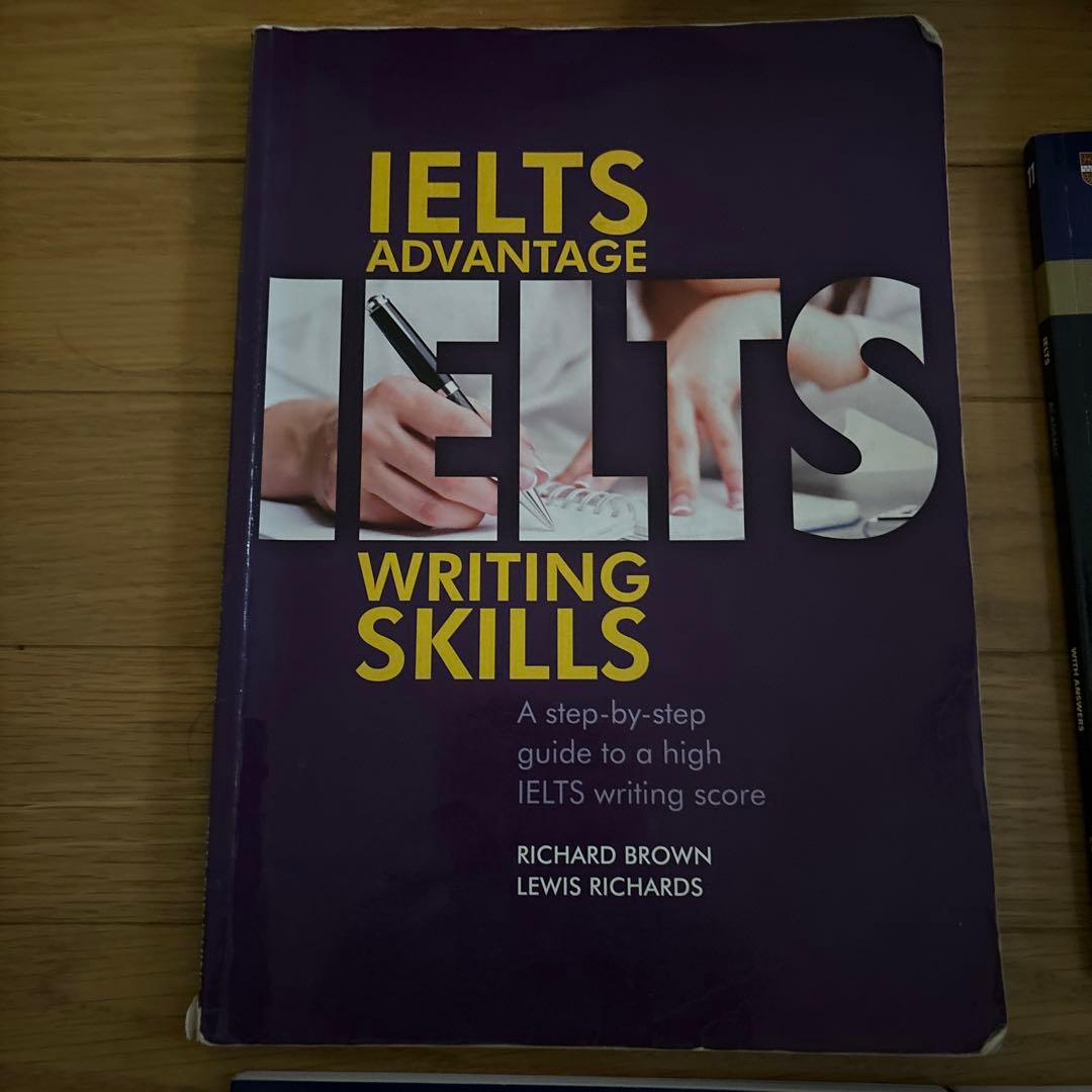 IELTTS WRITING とIELTTS11〜13 ４冊セット