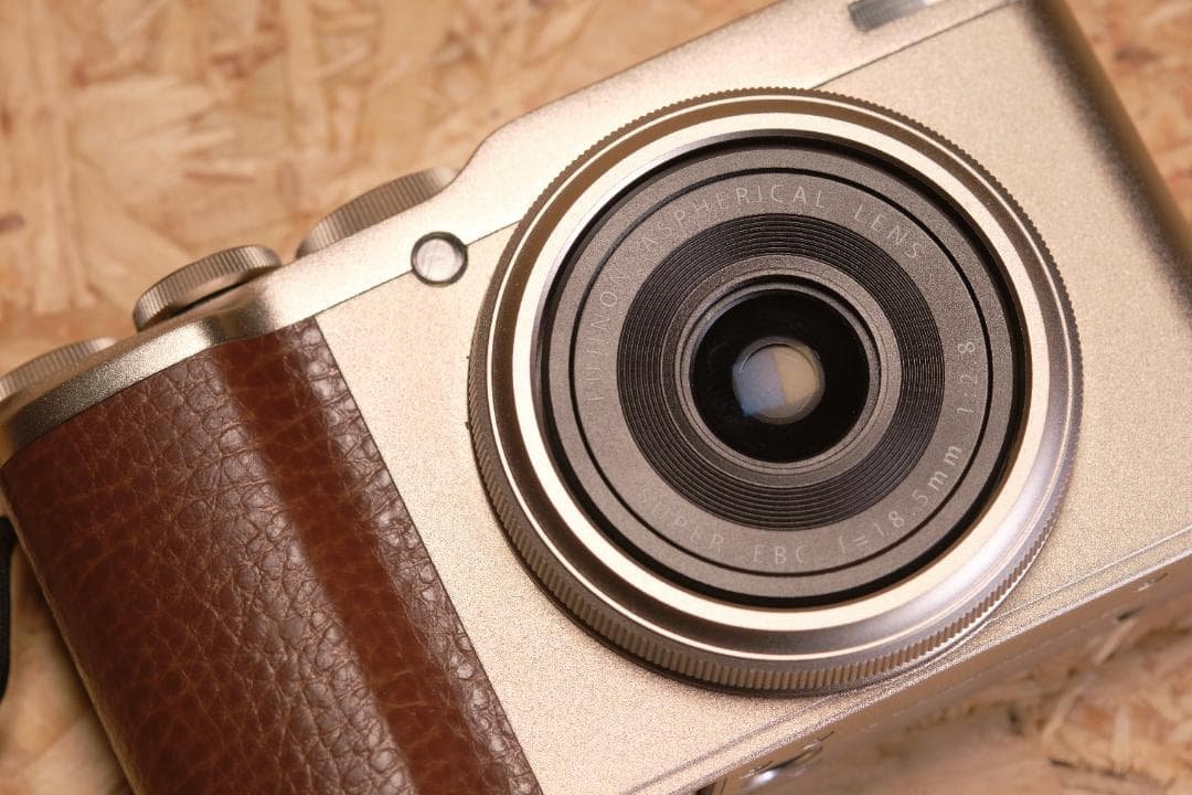 FUJIFILM XF10 シャンパンゴールド 電池3個