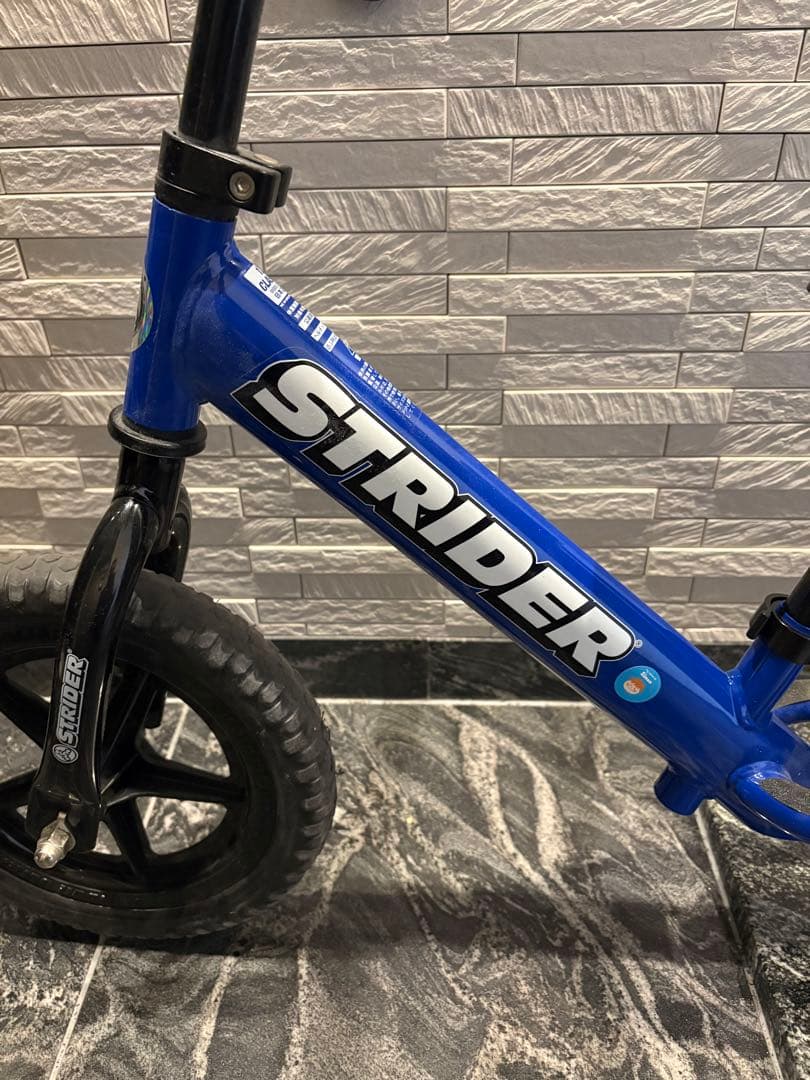 STRIDER バランスバイク 青 カモフラージュカバー付き
