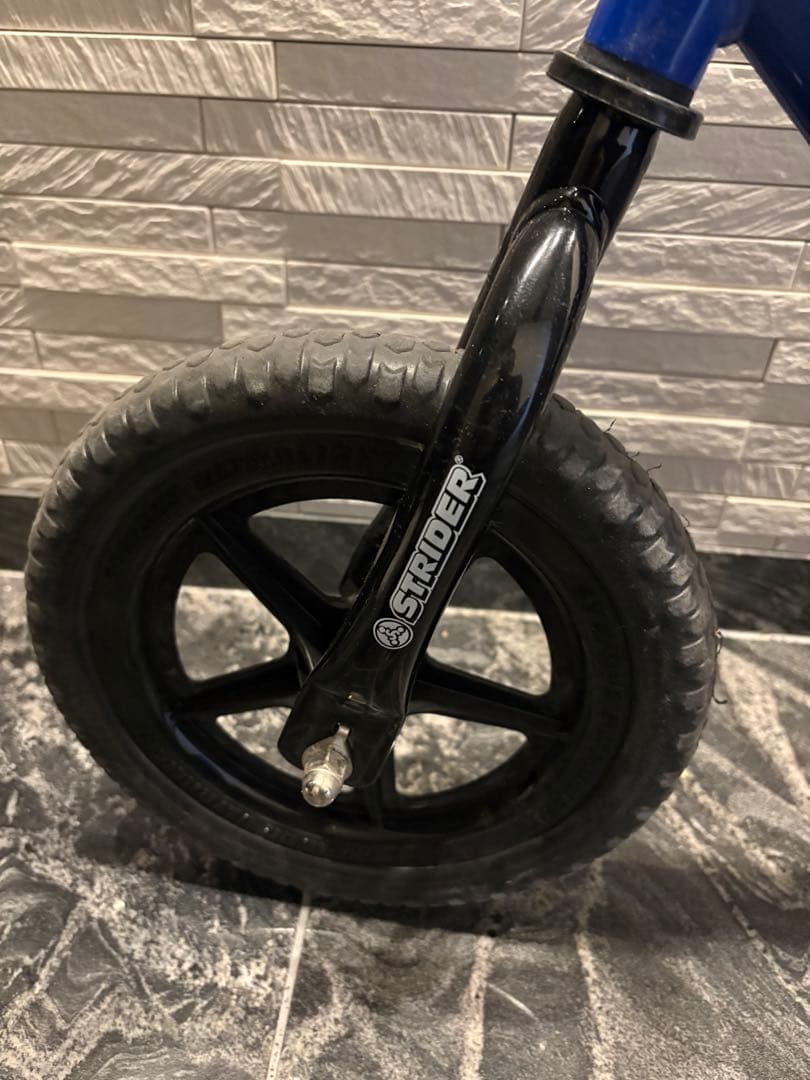 STRIDER バランスバイク 青 カモフラージュカバー付き