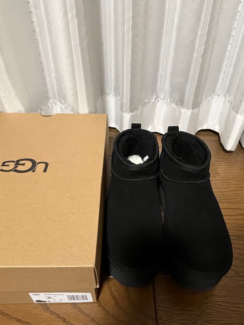 m &m　　　　UGG クラシックウルトラミニ　プラットフォーム