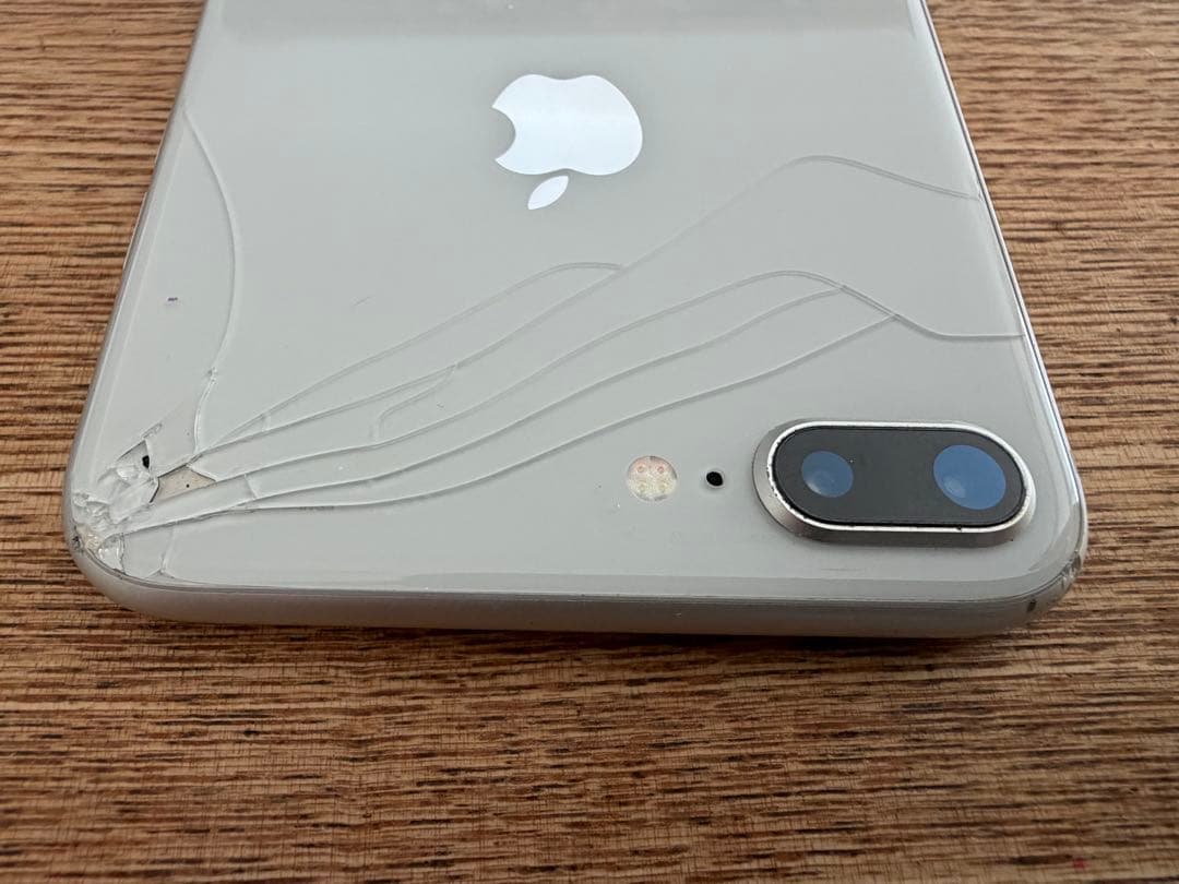 iPhone 8 Plus シルバー 本体 64G 背面ひび割れあり