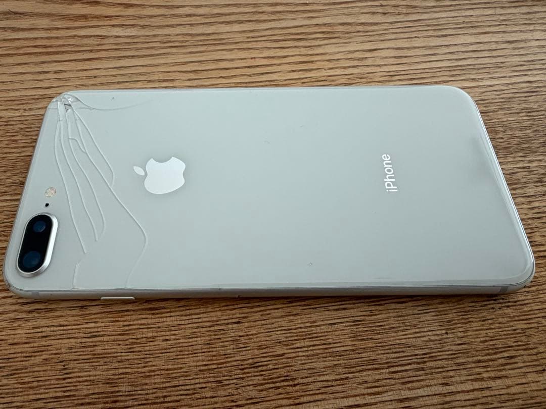 iPhone 8 Plus シルバー 本体 64G 背面ひび割れあり