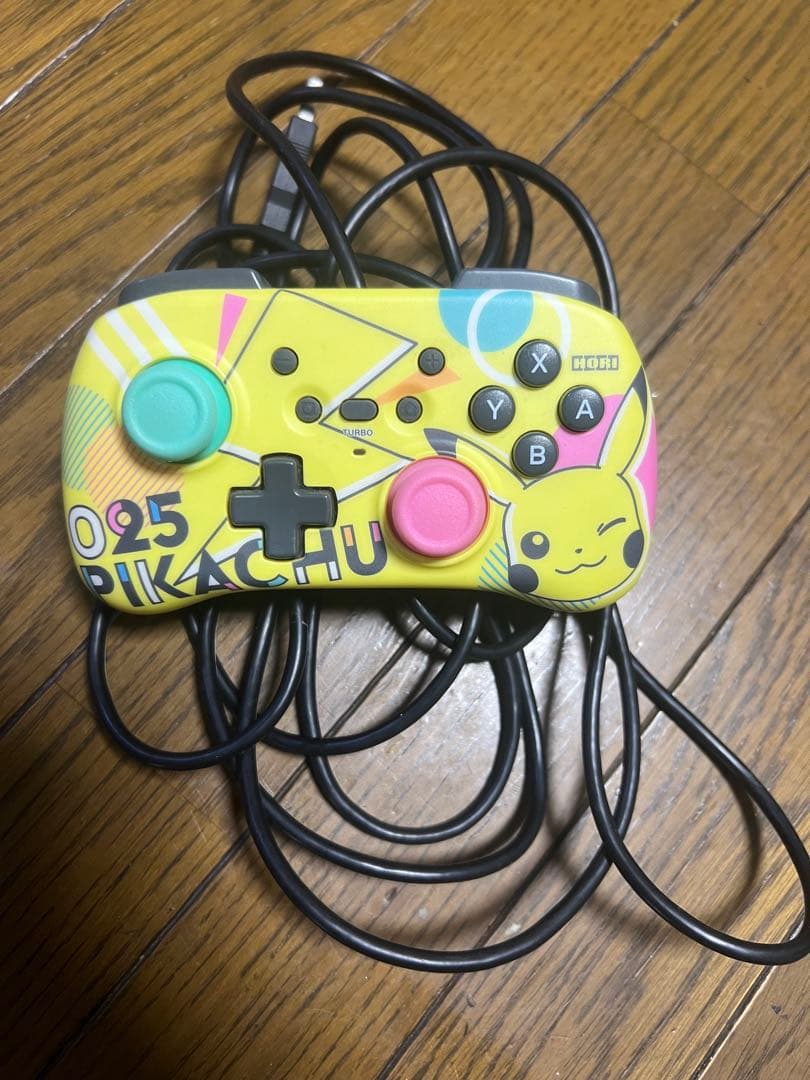 Nintendo Switch ニンテンドースイッチ　ピカチュウコントローラー付