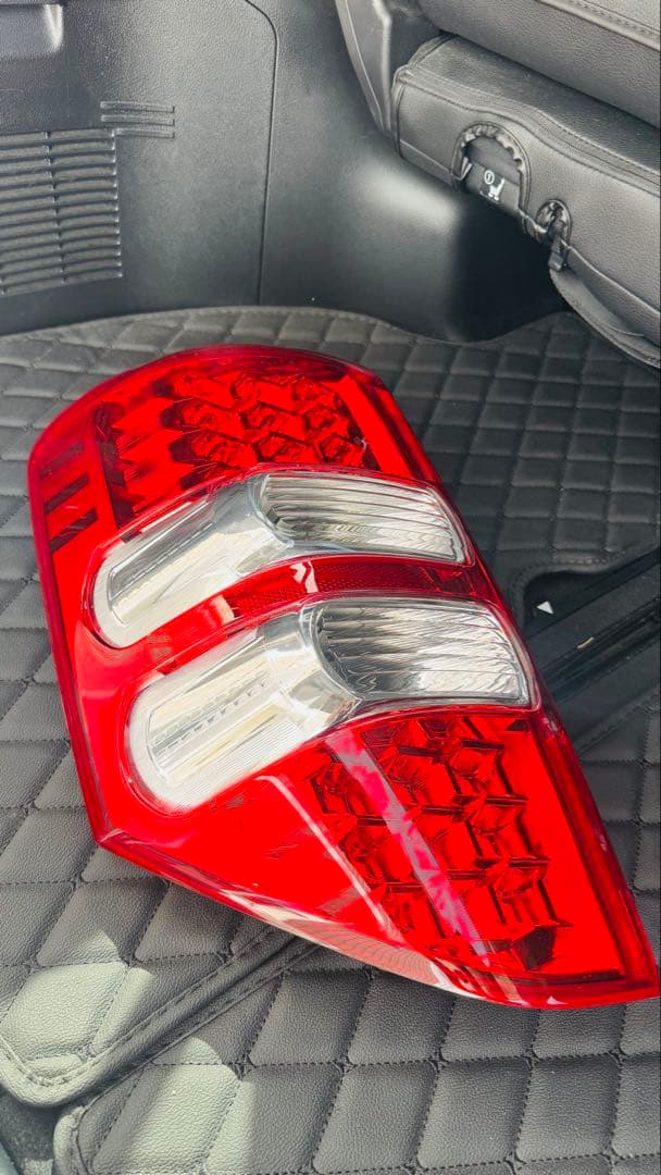 トヨタ ノア 70系 後期 純正 LED テールランプ 左右セット　ヴォクシー