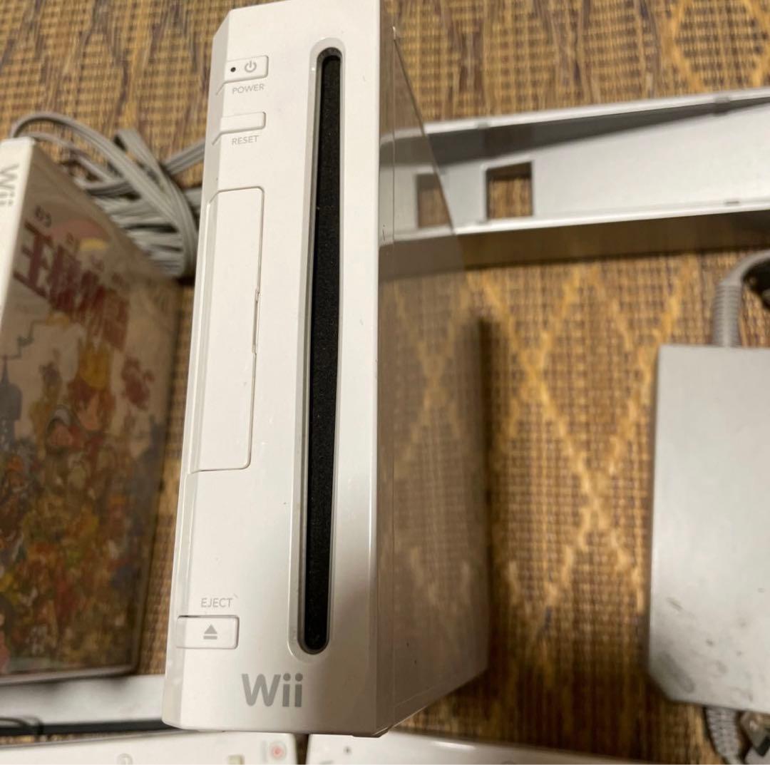 すぐ遊べるセット　Wii 本体、ケーブル　とソフト8本　　まとめ売り