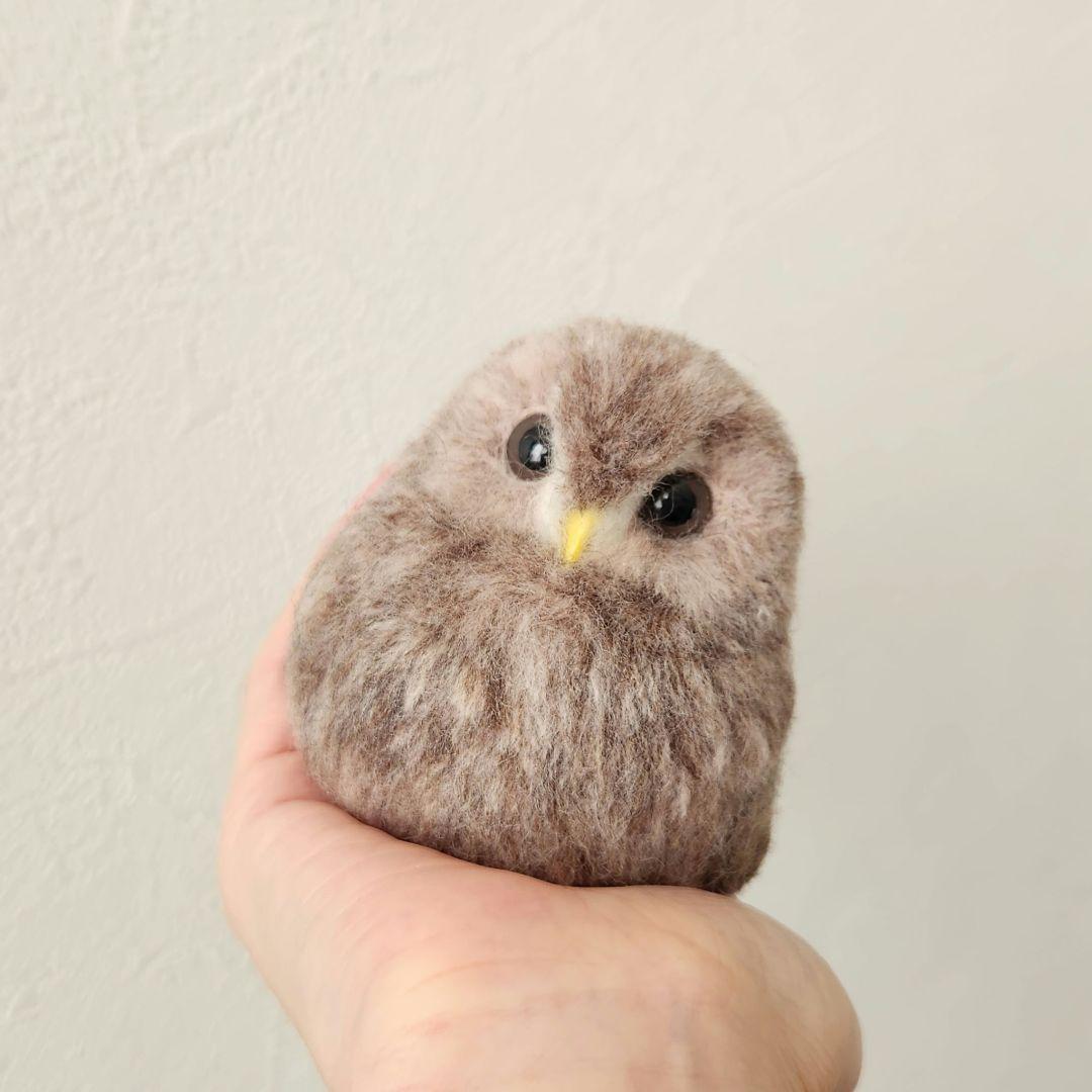 朱鳥さま専用のご購入ページ 小さなフクロウ置物　高さ約9㎝　2羽おまとめ
