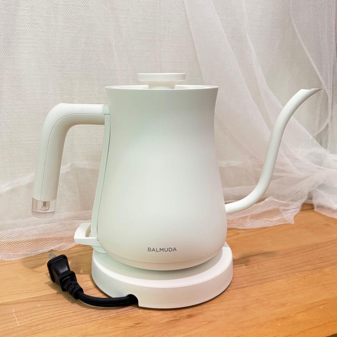 ほぼ未使用 BALMUDA The Pot ホワイト 電気ケトル バルミューダ