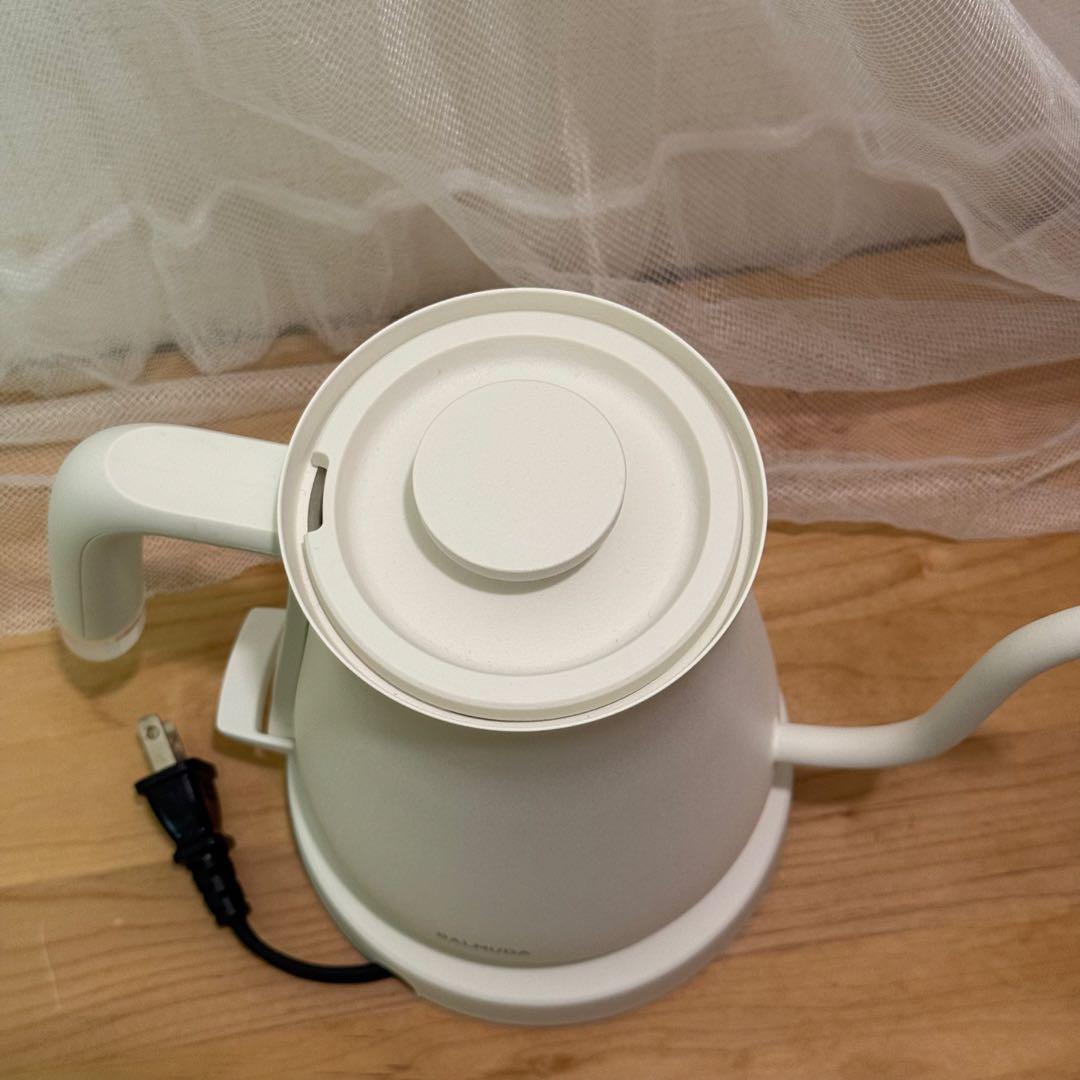 ほぼ未使用 BALMUDA The Pot ホワイト 電気ケトル バルミューダ
