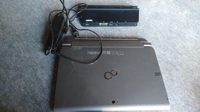 富士通タブレット Q775