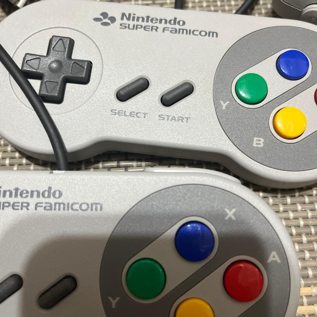 N*り様 Nintendo Super Famicom 本体とコントローラー2個