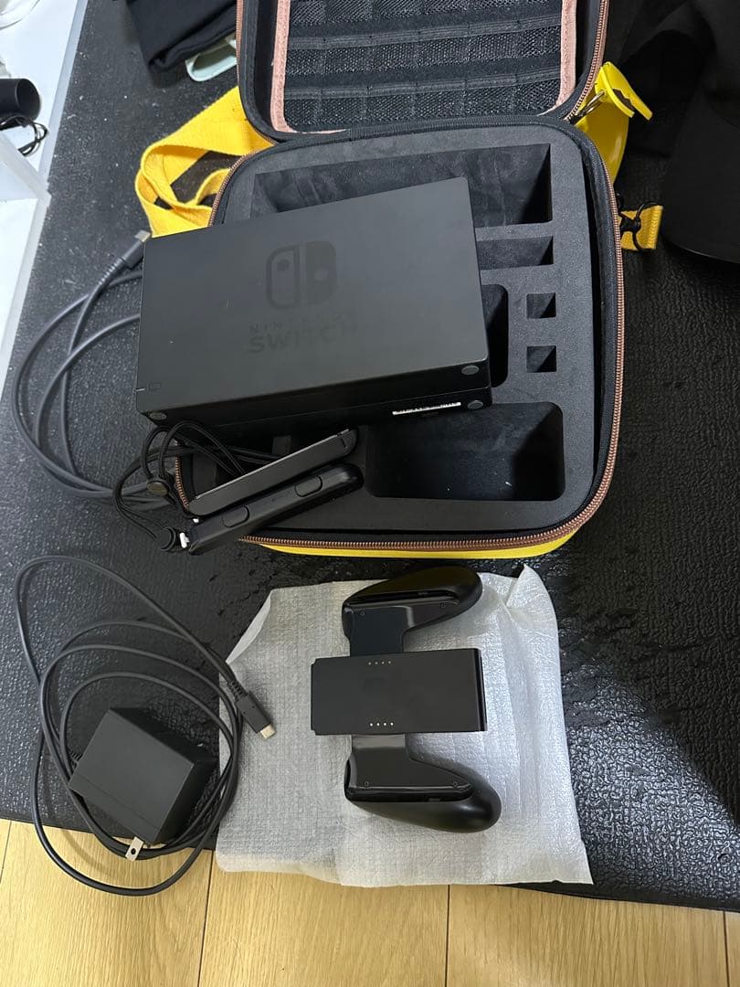 Nintendo Switch 本体セット ドック付き プロコン ケース2個付き