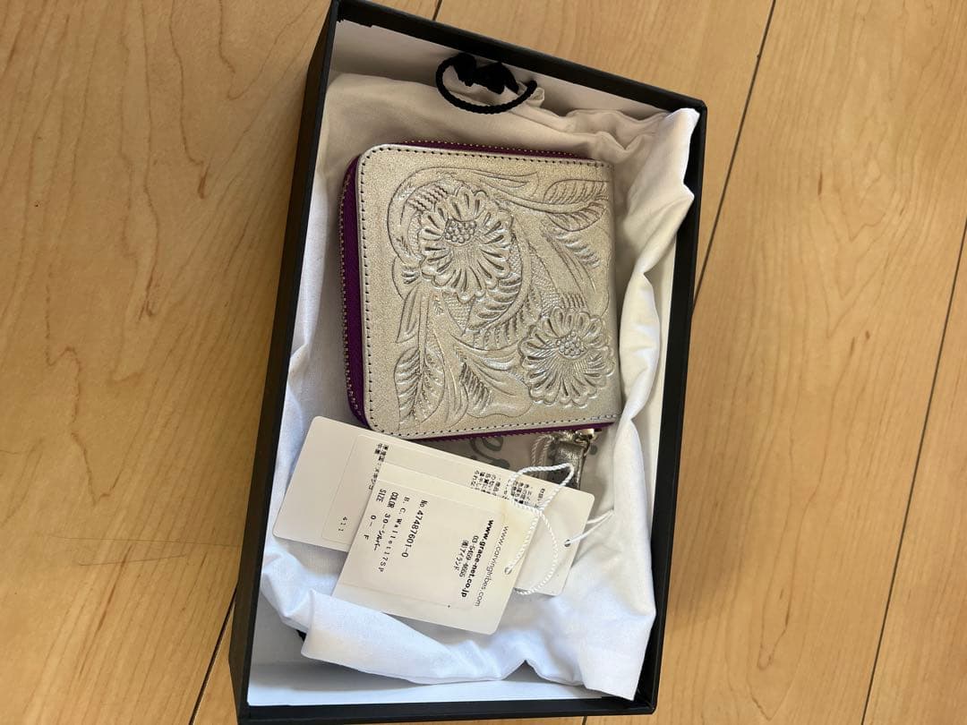 Carving Tribes シルバー 二つ折り財布